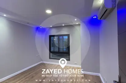 شقة - 3 غرف نوم - 2 حمامات للايجار في ذا كورت ياردز - كمبوندات الشيخ زايد - الشيخ زايد - الجيزة