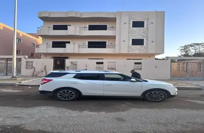 شقة - 3 غرف نوم - 2 حمامات للبيع في المجاورة الاولي - الحي الثامن - مدينة الشروق - القاهرة