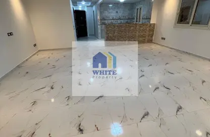 شقة - 3 غرف نوم - 2 حمامات للايجار في شارع نادي الصيد - الدقي - الجيزة