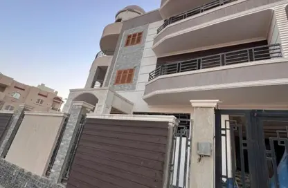 فيلا - 8 غرف نوم - 8 حمامات للبيع في حى القرنفل - التجمع الخامس - مدينة القاهرة الجديدة - القاهرة