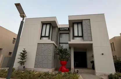 Villa - 4 Bedrooms - 3 Bathrooms for sale in New Giza - Cairo Alexandria Desert Road - 6 October City - Giza