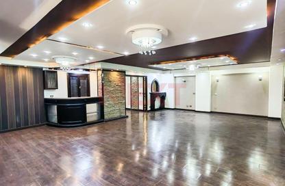 Apartment - 3 Bedrooms - 2 Bathrooms for sale in Damietta St. - Bolkly - Hay Sharq - Alexandria