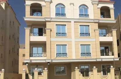شقة - 3 غرف نوم - 2 حمامات للبيع في المجاورة الاولي - المنطقة الثامنة - مدينة الشروق - القاهرة