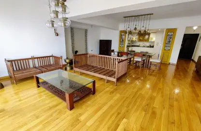 شقة - 4 غرف نوم - 2 حمامات للبيع في شارع المنصور محمد - الزمالك - القاهرة