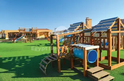 منزل مزدوج - 3 غرف نوم - 3 حمامات للبيع في تلال السخنة - العين السخنة - السويس