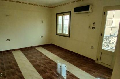 Apartment - 3 Bedrooms - 1 Bathroom for rent in Khalf Hadayek El Obour St. - Roxy - Heliopolis - Masr El Gedida - Cairo
