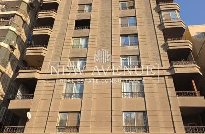 Office Space - 3 Bedrooms - 1 Bathroom for sale in Degla Square - Degla - Hay El Maadi - Cairo