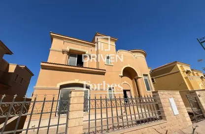 Villa - 7 Bedrooms - 6 Bathrooms for sale in Royal Meadows - Sheikh Zayed Compounds - Sheikh Zayed City - Giza