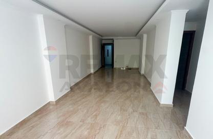Apartment - 3 Bedrooms - 2 Bathrooms for rent in Mohamed Bahaa Al Din Al Ghouri St. - Smouha - Hay Sharq - Alexandria