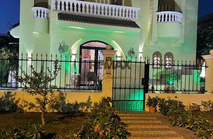 فيلا - 4 - 5 للبيع في النخيل - كمبوندات الشروق - مدينة الشروق - القاهرة