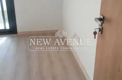 شقة - 2 غرف نوم - 2 حمامات للبيع في كمبوند البروج - كمبوندات الشروق - مدينة الشروق - القاهرة