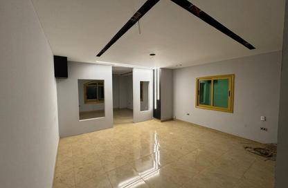 Apartment - 4 Bedrooms - 2 Bathrooms for rent in Ahmed Shawky Axis - El Banafseg 1 - El Banafseg - New Cairo City - Cairo