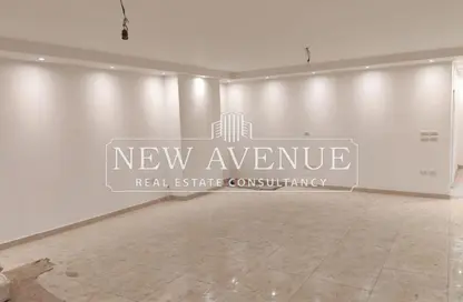 Office Space - 4 Bedrooms - 2 Bathrooms for rent in Al Dokki St. - Al Agouza - Giza