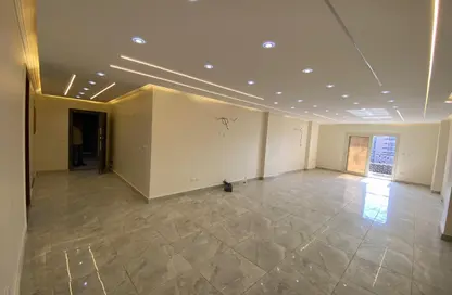 Apartment - 3 Bedrooms - 2 Bathrooms for sale in King Faisal St. - El Talbia - Faisal - Hay El Haram - Giza