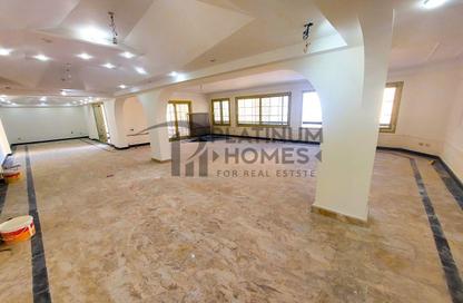 Apartment - 3 Bedrooms - 3 Bathrooms for sale in Khaled Ibn Al Walid St. - Miami - Hay Awal El Montazah - Alexandria