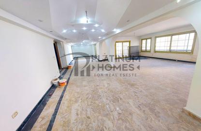 Apartment - 3 Bedrooms - 3 Bathrooms for sale in Khaled Ibn Al Walid St. - Miami - Hay Awal El Montazah - Alexandria