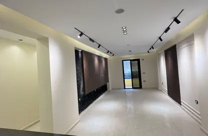 شقة - 3 غرف نوم - 2 حمامات للبيع في البوابة الرابعة القديمة - حورس - حدائق الاهرام - الجيزة