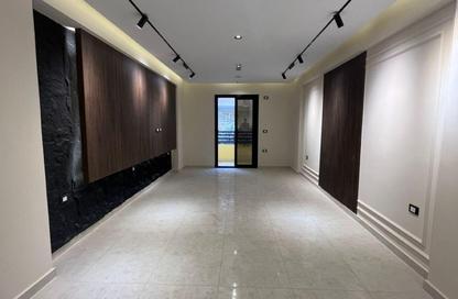 Apartment - 3 Bedrooms - 2 Bathrooms for sale in Gate 4 old - Horus - Hadayek El Ahram - Giza