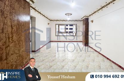 Apartment - 3 Bedrooms - 1 Bathroom for sale in Smouha - Hay Sharq - Alexandria