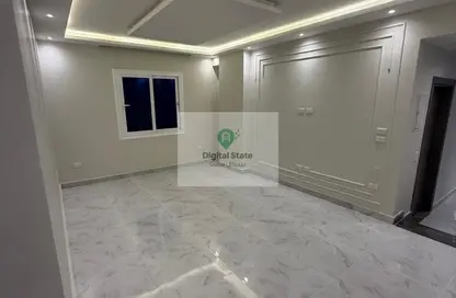 Apartment - 3 Bedrooms - 3 Bathrooms for sale in Mohamed Kamel Al Harouny St. - 6th Zone - Nasr City - Cairo