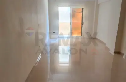 Apartment - 2 Bedrooms - 1 Bathroom for sale in Port Said St. - Sporting - Hay Sharq - Alexandria