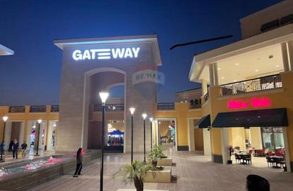 Shop - Studio - 2 Bathrooms for sale in Gateway Mall - Al Rehab - New Cairo City - Cairo