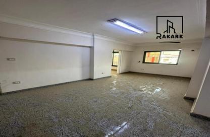 Apartment - 5 Bedrooms - 1 Bathroom for sale in Abou Bakr Al Sedeek St. - El Mahkama Square - Heliopolis - Masr El Gedida - Cairo