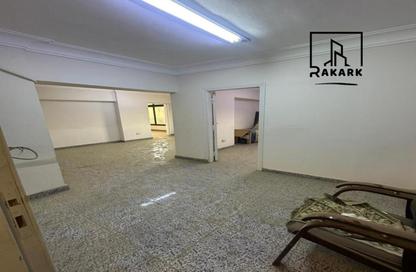 Apartment - 5 Bedrooms - 1 Bathroom for sale in Abou Bakr Al Sedeek St. - El Mahkama Square - Heliopolis - Masr El Gedida - Cairo