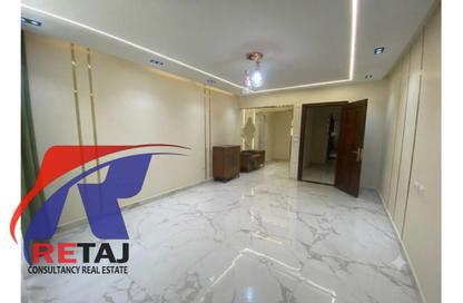 شقة - 3 غرف نوم - 2 حمامات للبيع في شارع الحجاز - ميدان المحكمة - مصر الجديدة - القاهرة