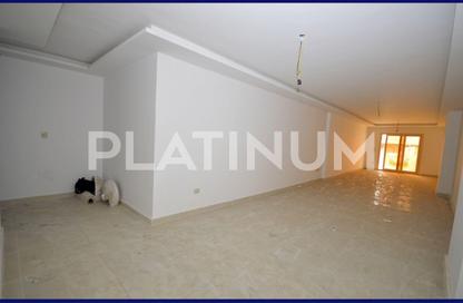 Apartment - 3 Bedrooms - 2 Bathrooms for sale in Al Safa St. - Smouha - Hay Sharq - Alexandria