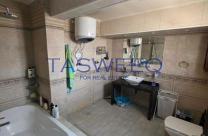 Apartment - 2 Bedrooms - 3 Bathrooms for sale in Gameat Al Dewal Al Arabeya St. - Mohandessin - Giza