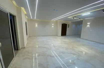 شقة - 4 غرف نوم - 3 حمامات للايجار في جرين ريزيدنس 1 - الحي السابع - الشيخ زايد - الجيزة