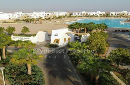 Chalet - 2 Bedrooms - 2 Bathrooms for sale in Swan Lake Gouna - El Gouna - Hurghada - Red Sea