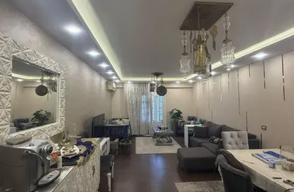 شقة - 3 غرف نوم - 2 حمامات للبيع في حدائق المهندسين - الحي الرابع - الشيخ زايد - الجيزة