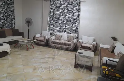 Apartment - 3 Bedrooms - 2 Bathrooms for sale in Area E - Ganoob El Acadimia - New Cairo City - Cairo