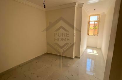 Apartment - 3 Bedrooms - 2 Bathrooms for sale in Canal Al Mahmoudya Bahari St. - Moharam Bek - Hay Wasat - Alexandria