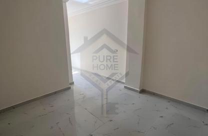 Apartment - 3 Bedrooms - 2 Bathrooms for sale in Canal Al Mahmoudya Bahari St. - Moharam Bek - Hay Wasat - Alexandria