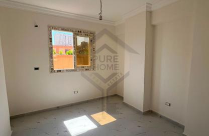 Apartment - 3 Bedrooms - 2 Bathrooms for sale in Canal Al Mahmoudya Bahari St. - Moharam Bek - Hay Wasat - Alexandria