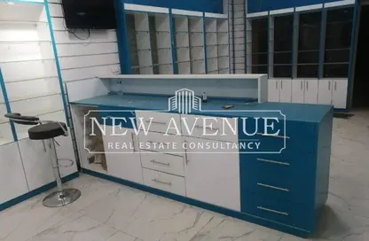 محل - استوديو - 1 حمام للبيع في ماي فير ريزدنس - كمبوندات الشروق - مدينة الشروق - القاهرة