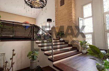 فيلا - 6 - 7 للبيع في الحياة ريزيدنس - الحي الثالث غرب - مدينة الشروق - القاهرة