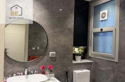 Apartment - 2 Bedrooms - 2 Bathrooms for sale in Palm Hills Village Gate - South Investors Area - New Cairo City - Cairo
