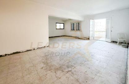 Chalet - 3 Bedrooms - 2 Bathrooms for sale in Corniche Al Maamoura - Al Maamoura - Hay Than El Montazah - Alexandria