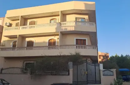 فيلا - 7 حمامات للبيع في الحي الثاني غرب - مدينة الشروق - القاهرة
