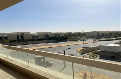 شقة - 3 غرف نوم - 3 حمامات للايجار في كمبوند البروج - كمبوندات الشروق - مدينة الشروق - القاهرة