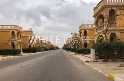 Apartment - 3 Bedrooms - 2 Bathrooms for sale in Ganoob El Acadimia - New Cairo City - Cairo