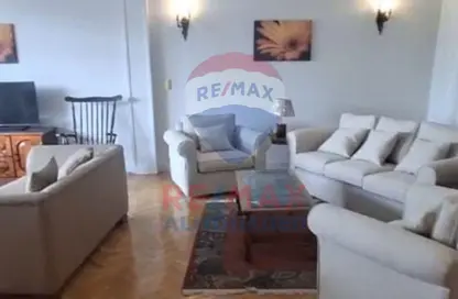 Apartment - 3 Bedrooms - 1 Bathroom for rent in Zamalek - Cairo