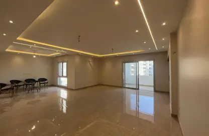 Apartment - 4 Bedrooms - 3 Bathrooms for rent in Hyde Park - New Cairo City - Cairo