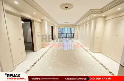 شقة - 3 غرف نوم - 2 حمامات للبيع في شارع مدرسة الريادة - سموحة - حي شرق - الاسكندرية