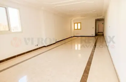 شقة - 3 غرف نوم - 3 حمامات للبيع في شارع رسمى باشا - جليم - حي شرق - الاسكندرية شقة - 3 غرف نوم - 3 حمامات للبيع في شارع رسمى باشا - جليم - حي شرق - الاسكندرية