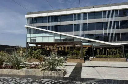 مساحات مكتبية - 8 غرف نوم - 2 حمامات للايجار في إيفوار - الشيخ زايد - الجيزة